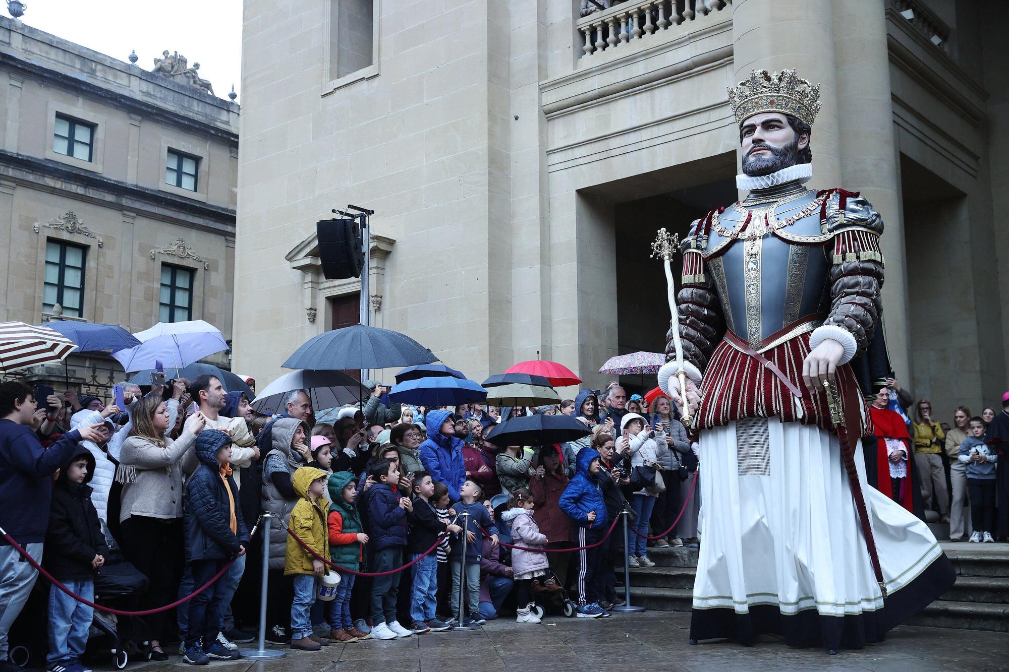 La Catedral de Pamplona presenta en público los gigantes que tuvo hace siglos