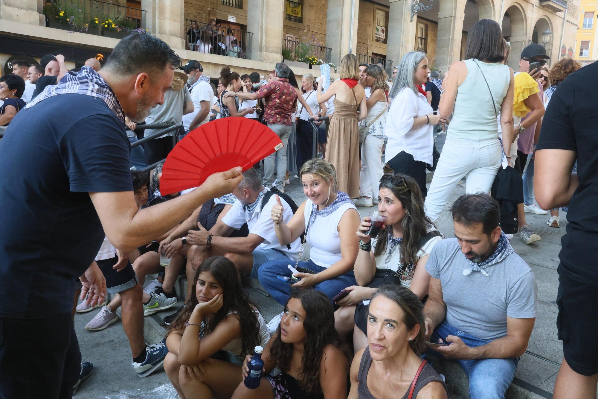 En imágenes: Vitoria sale a la calle a celebrar La Blanca tras el txupinazo