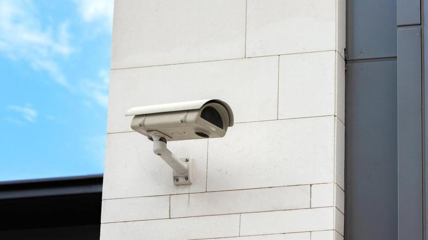 ¿Es legal instalar cámaras de seguridad en una comunidad de vecinos?