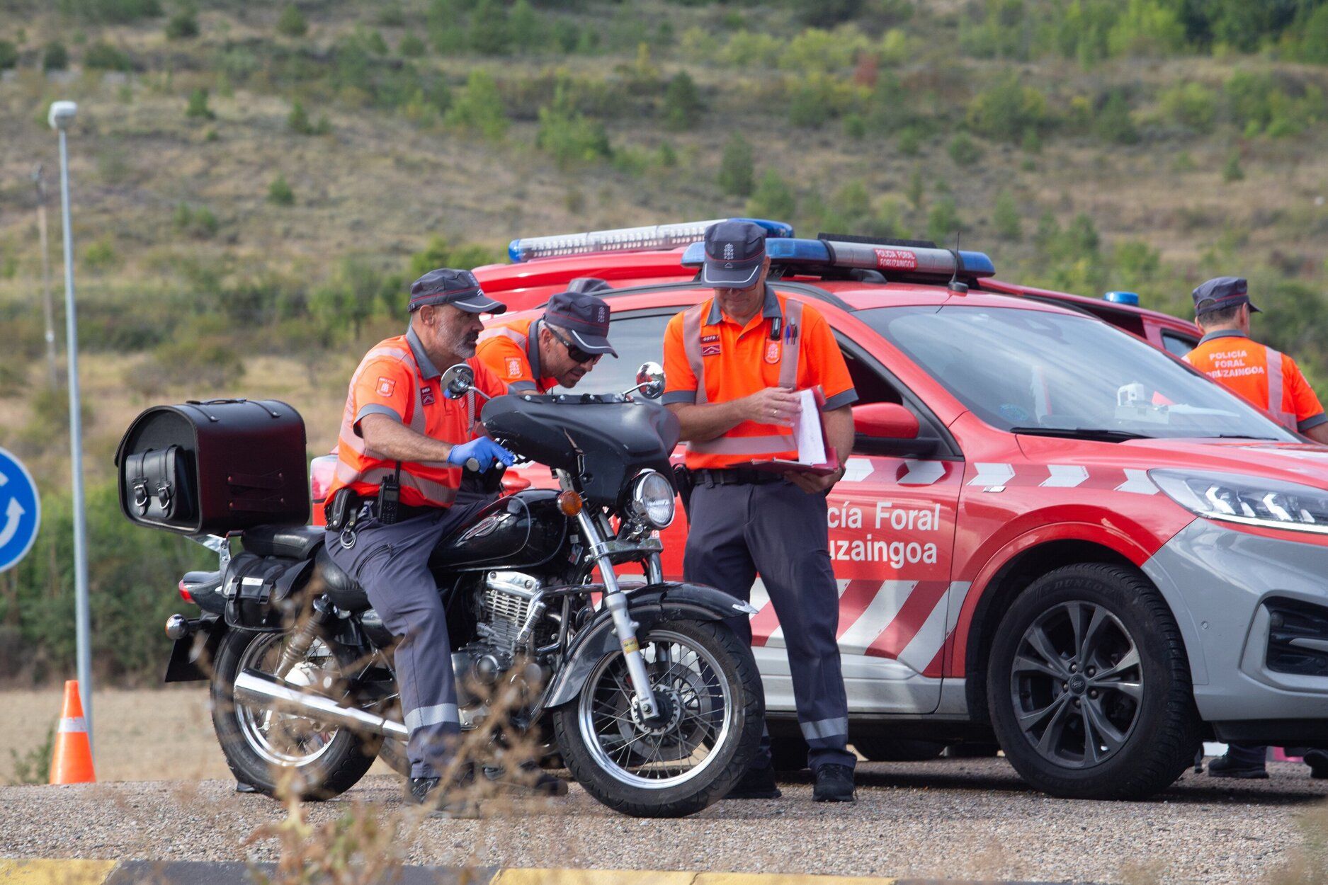 Fotos del lugar del accidente mortal de un motorista de 76 años en Ansoáin