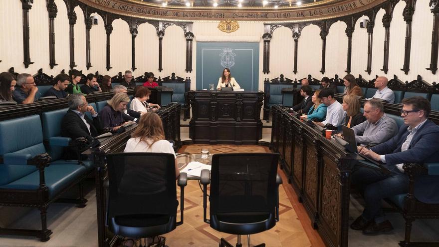 Gobierno y oposición miden sus cuentas a un año de las elecciones en Vitoria