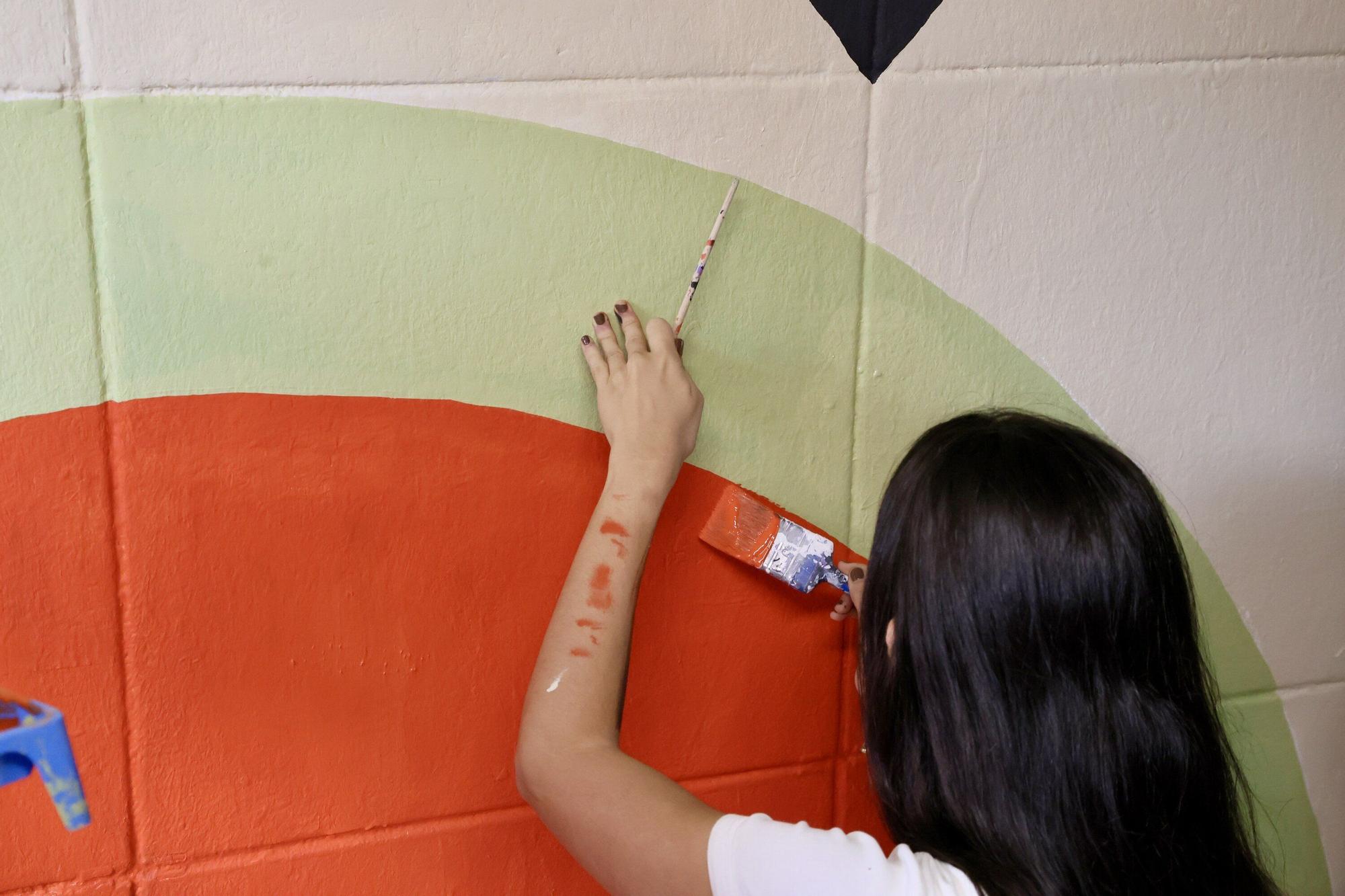 En imágenes: El túnel de Teodoro Dublang renueva su imagen gracias al alumnado de IDarte