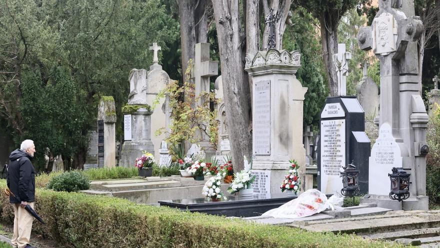 Vitoria muestra sus respetos en el día de Todos los Santos