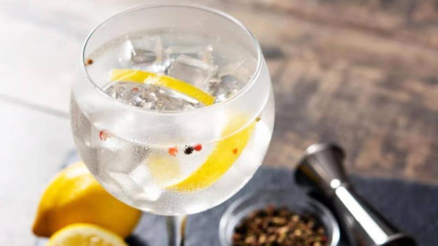 El gin-tonic ayuda a hacer la digestión, ¿sí o no? El nutricionista Jesús Vázquez tiene la respuesta