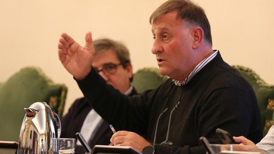 Un concejal de Pamplona, sobre el permiso a vecinos de Media Luna para aparcar gratis: “Huele a amiguismo y corruptela”