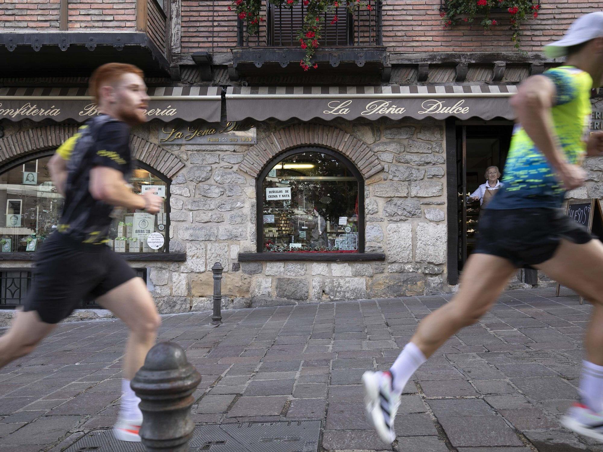 En imágenes: Miles de personas participan en La Conquista de la Almendra