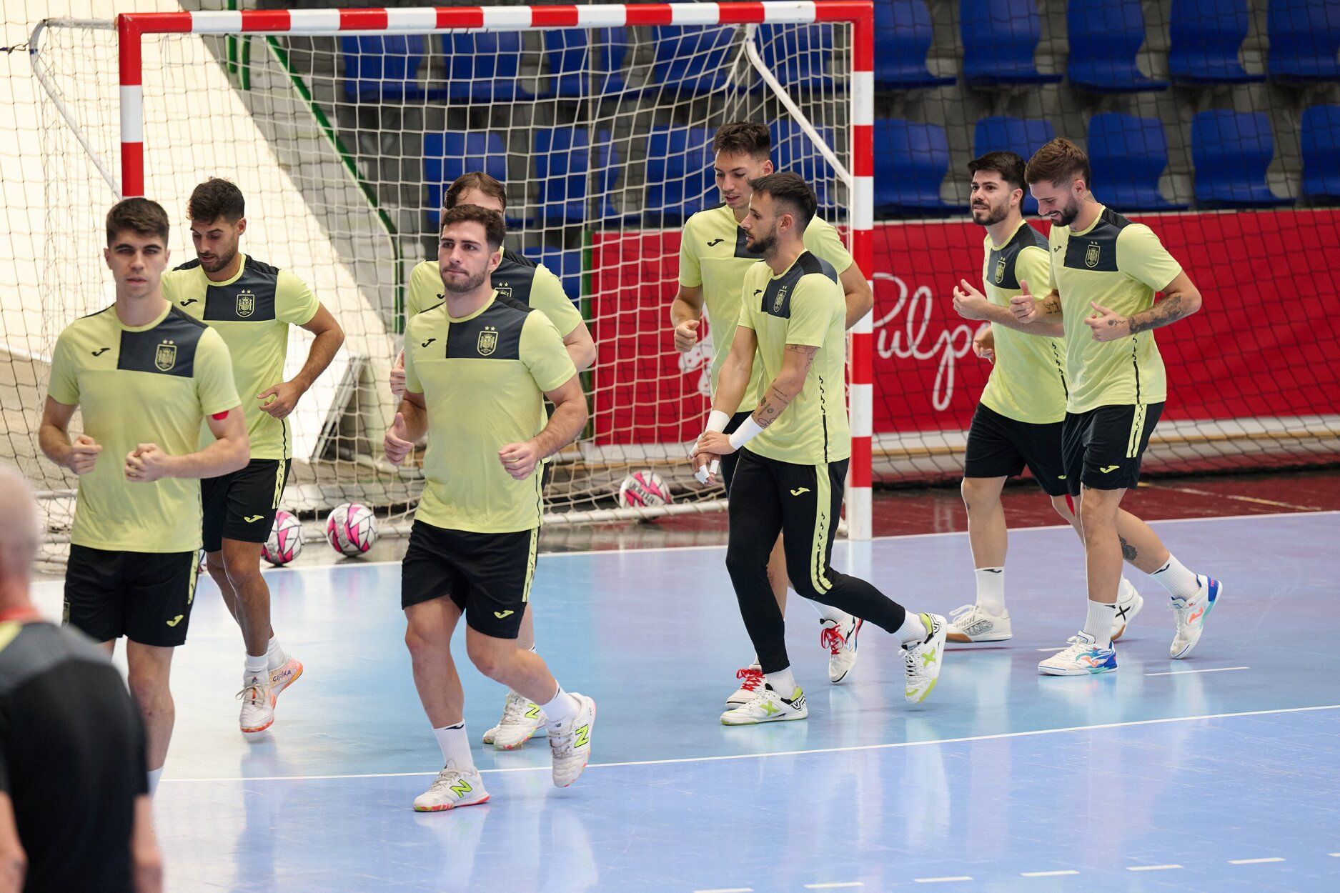 Fotos del entrenamiento de la selección española de fútbol sala en el pabellón Anaitasuna