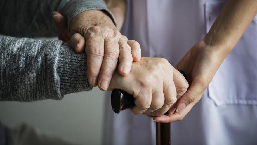 Detenida una asistenta y su hijo por estafar más de 30.000 euros a la anciana a la que cuidaba