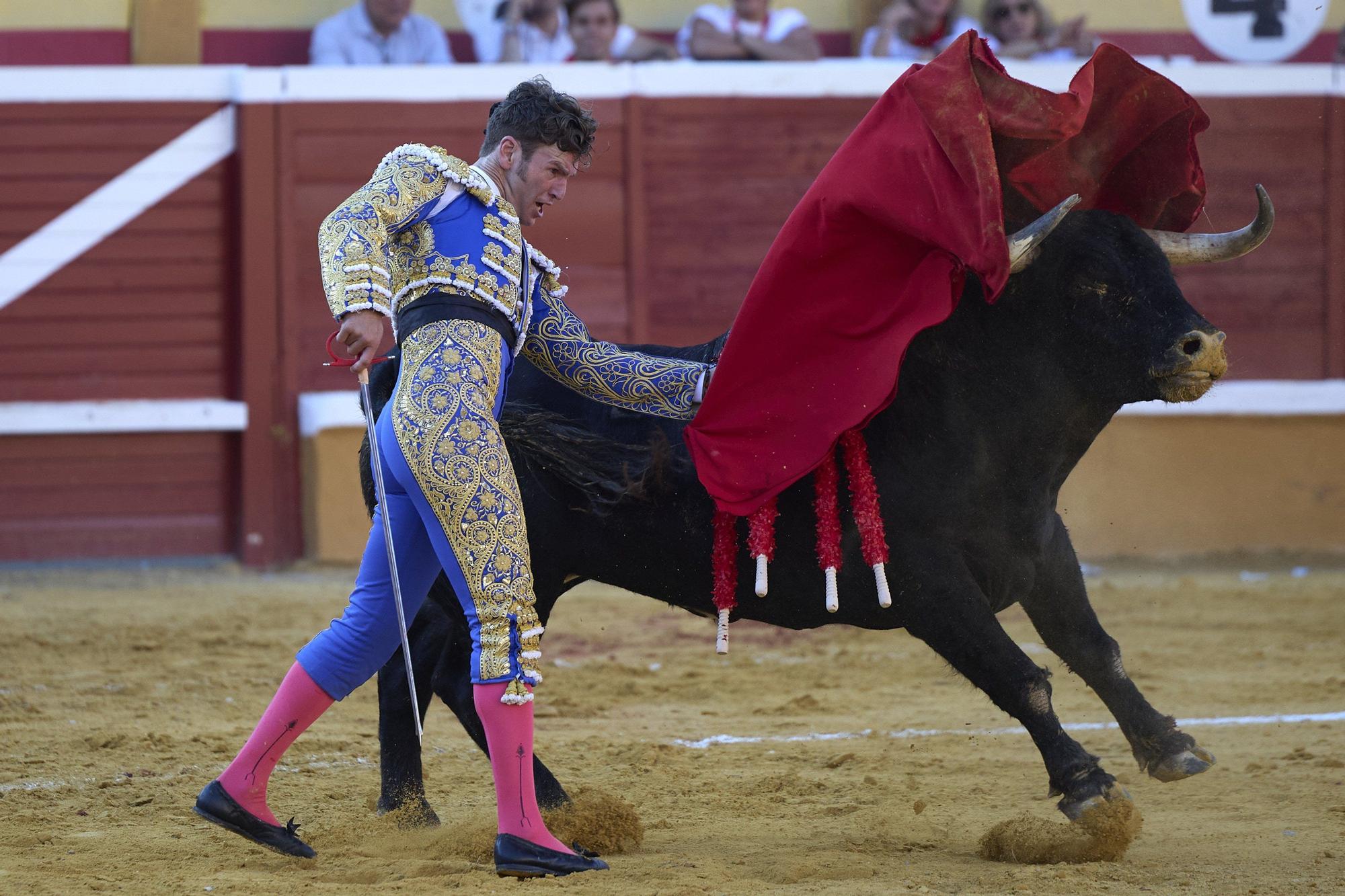 Fotos de la corrida de toros en Tudela con toros de Garzón Valdenebro