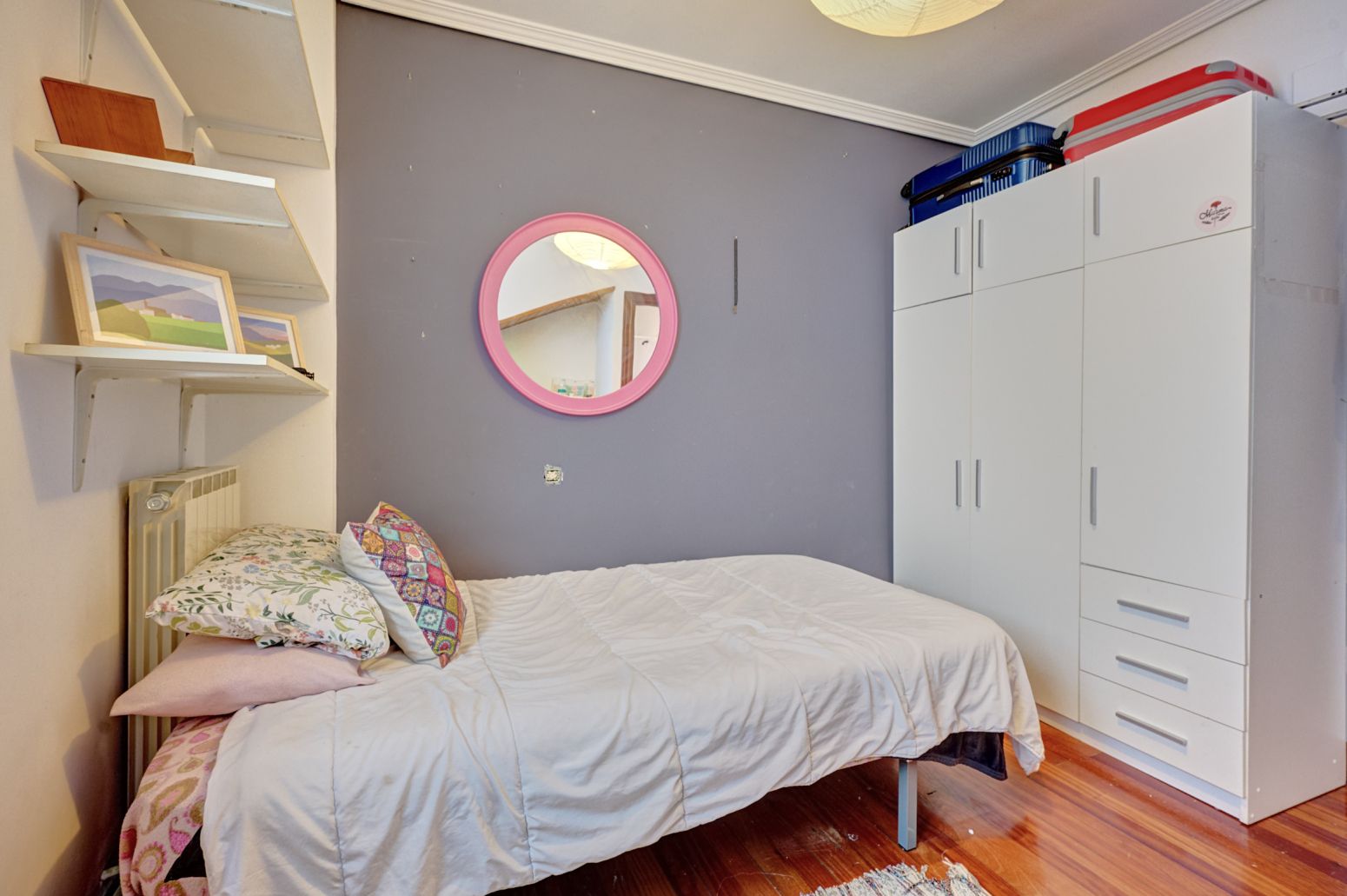 Un ático tríplex con alma en plena calle San Nicolás: vivir el Casco Viejo desde dentro