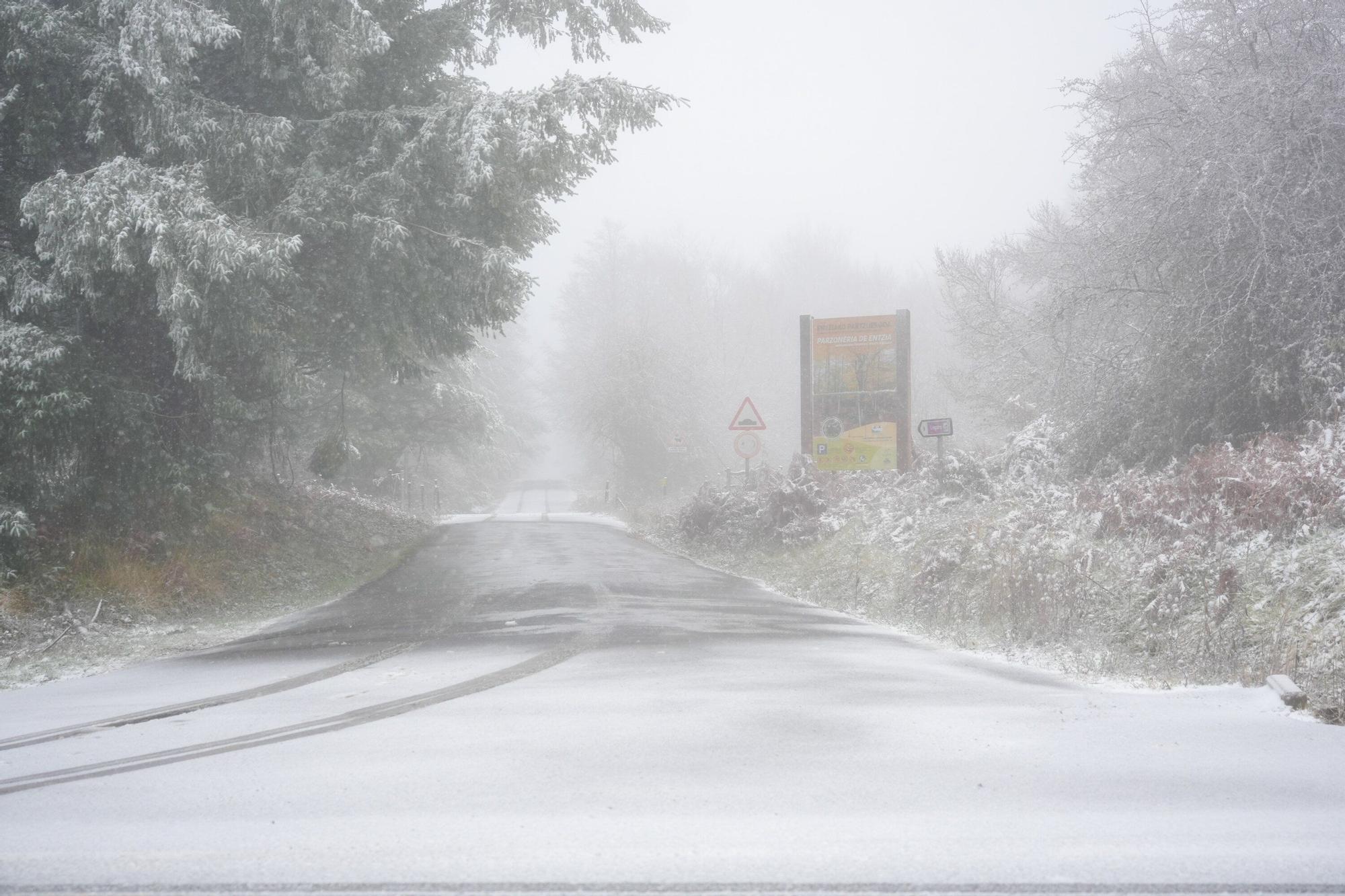 Las primeras nieves del otoño cubren Opakua