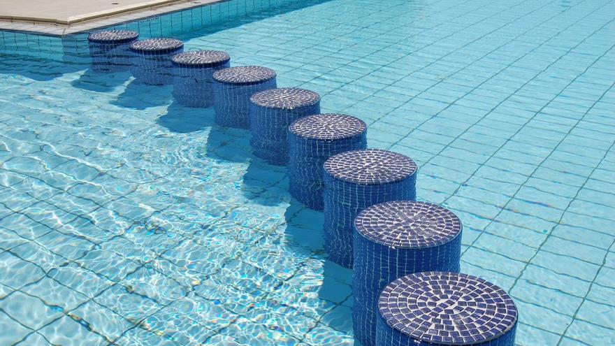 Asparrena licita la gestión del bar de las piscinas