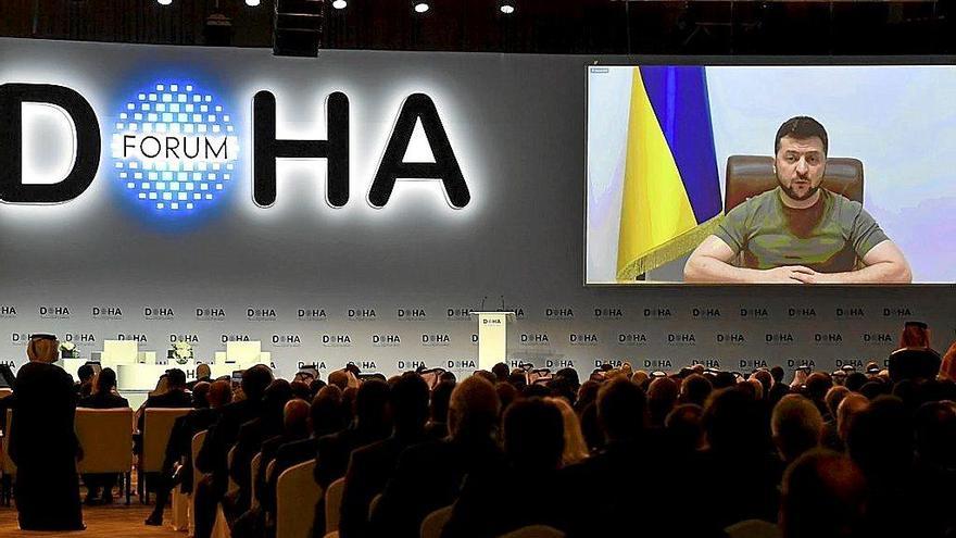 Zelenski protagoniza el arranque del Foro de Doha