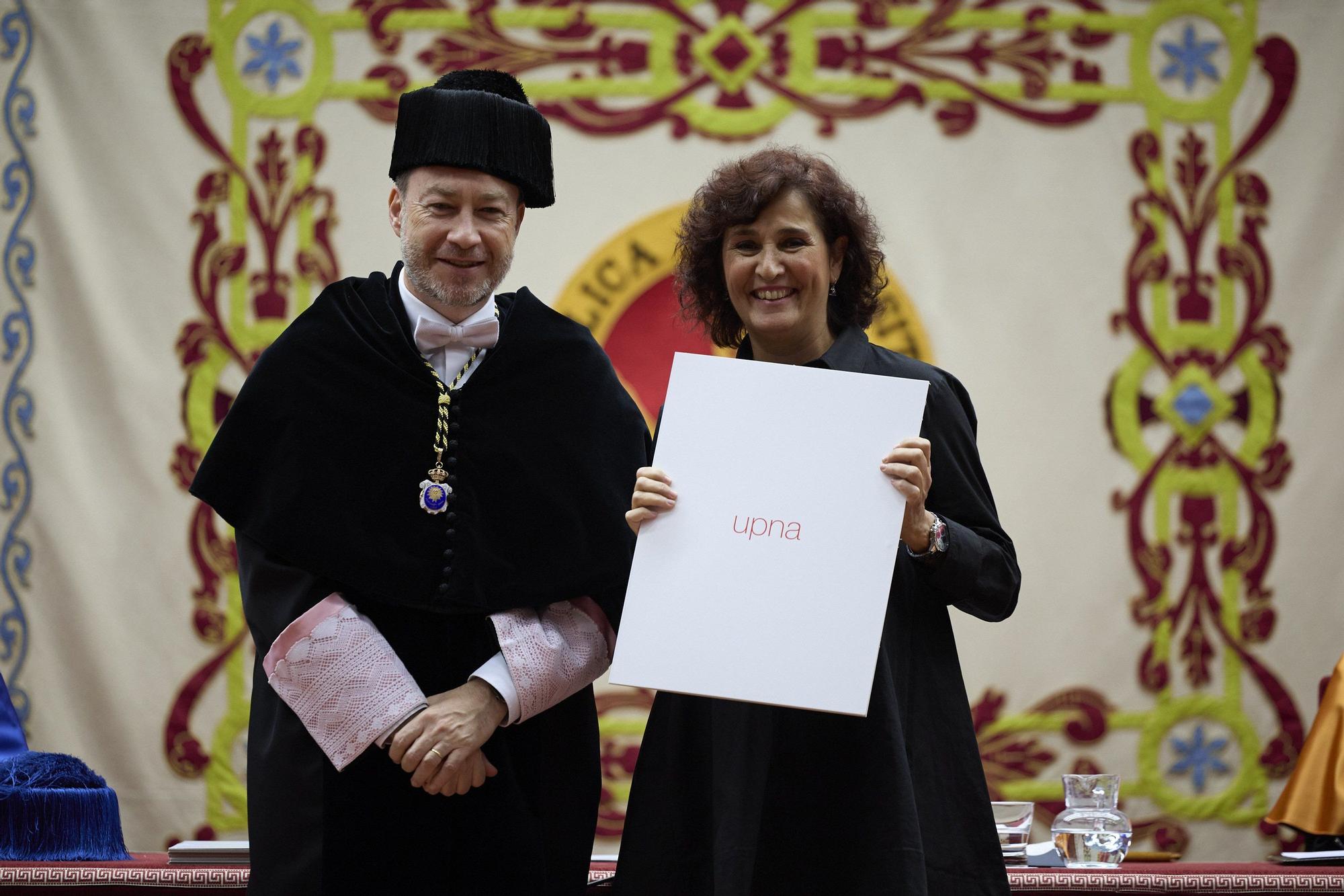 Fotos del homenaje de la UPNA a las personas que llevan 25 años trabajando en la Universidad