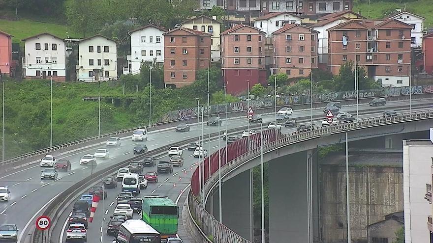 Solventadas las retenciones en la A-8 dirección Cantabria por una avería a la altura de Bilbao