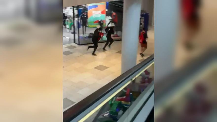 Roban camisetas de la Selección Española a plena luz del día en Vitoria-Gasteiz