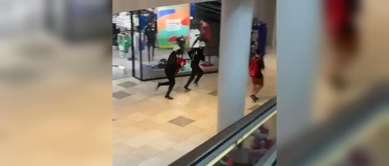 VÍDEO: Roban camisetas de La Roja a plena luz del día en Vitoria-Gasteiz