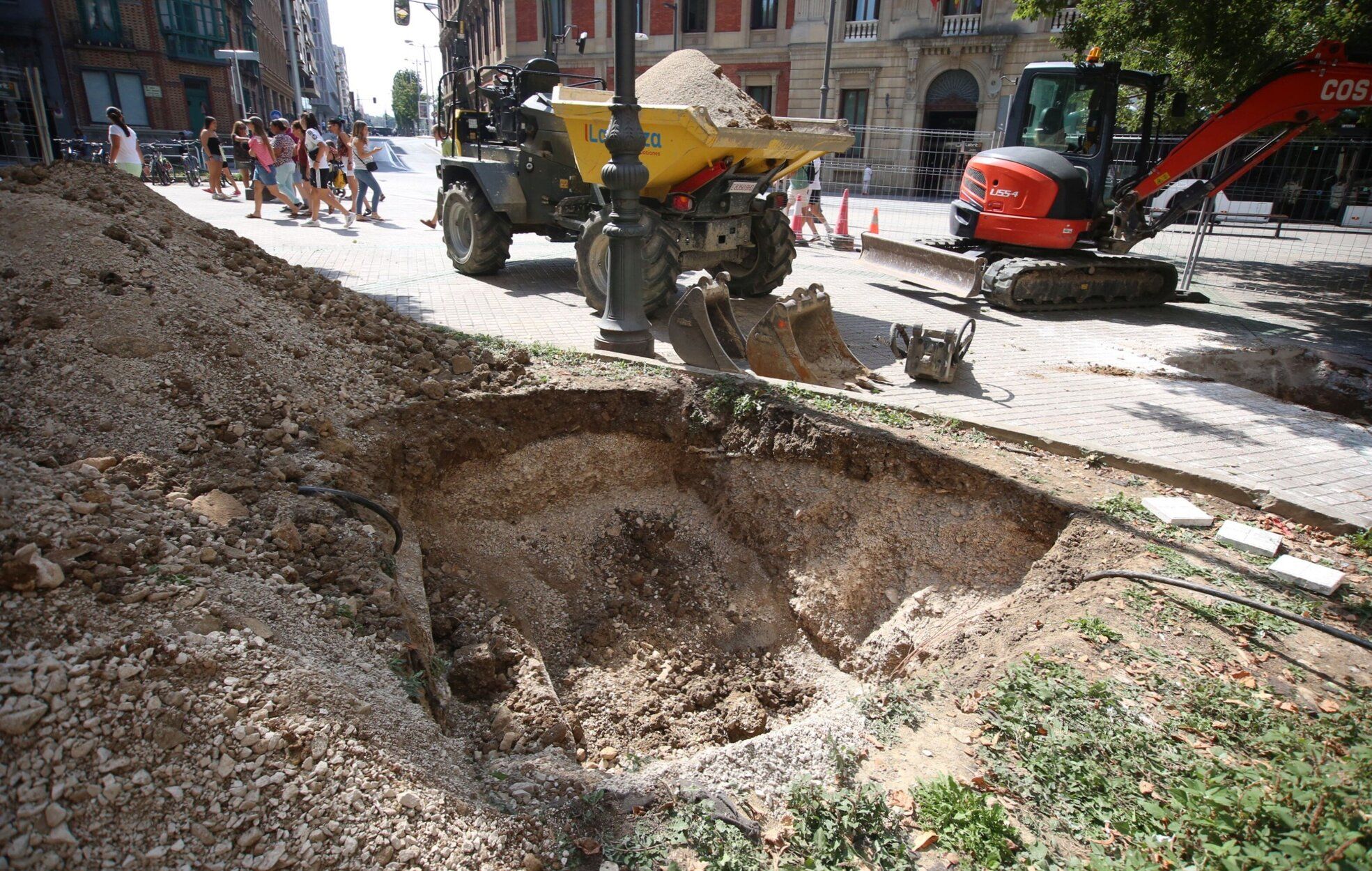 Fotos del Inicio de las catas previas al comienzo de las obra del Paseo de Sarasate