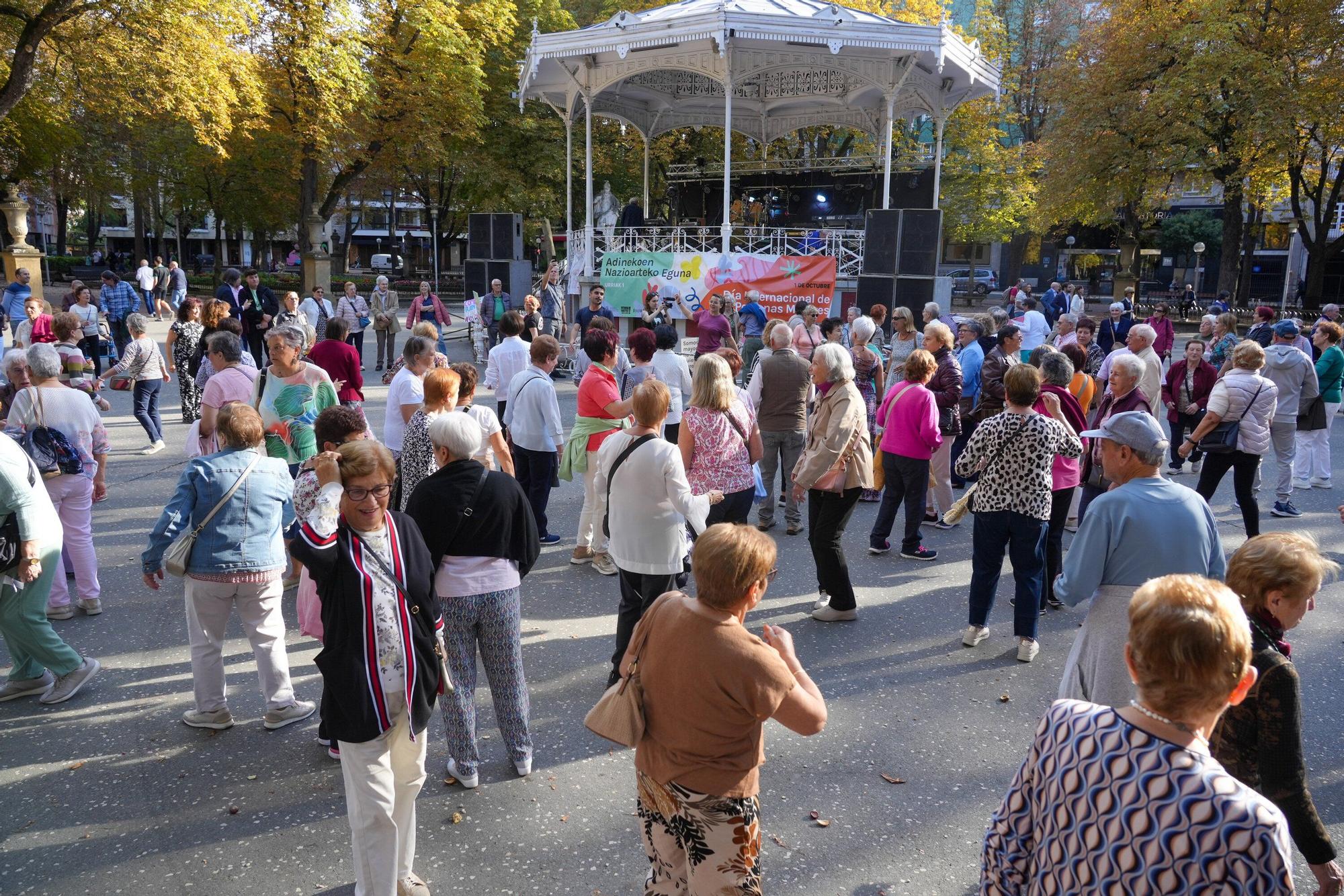 En imágenes: Celebración en Vitoria-Gasteiz del 35º aniversario del Día Internacional de las Personas Mayores