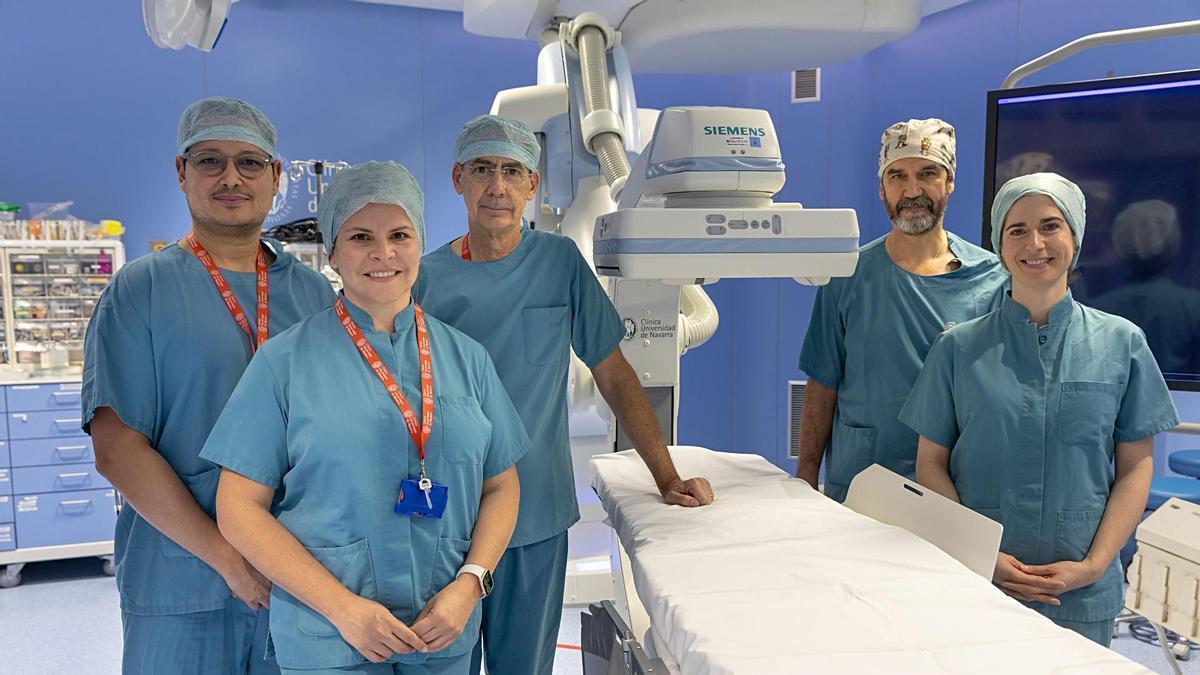 De izquierda a derecha, los doctores Manuel Paulo, Gabriela Madrid, Rafael Ruiz Salmerón, Miguel Artaiz y Marina Pascual