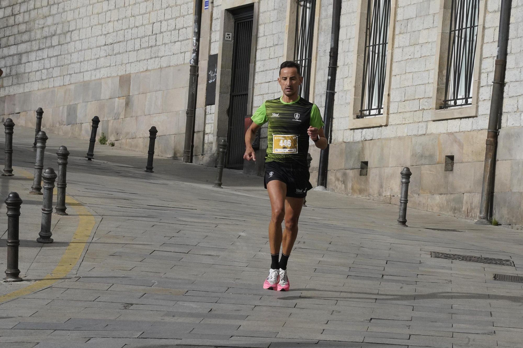 En imágenes: Miles de personas conquistan la Almendra de Gasteiz