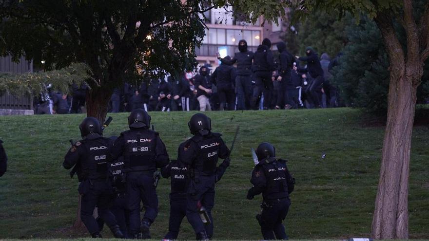 Cargas policiales en Iruñea tras la suspensión del acto de Vito Quiles