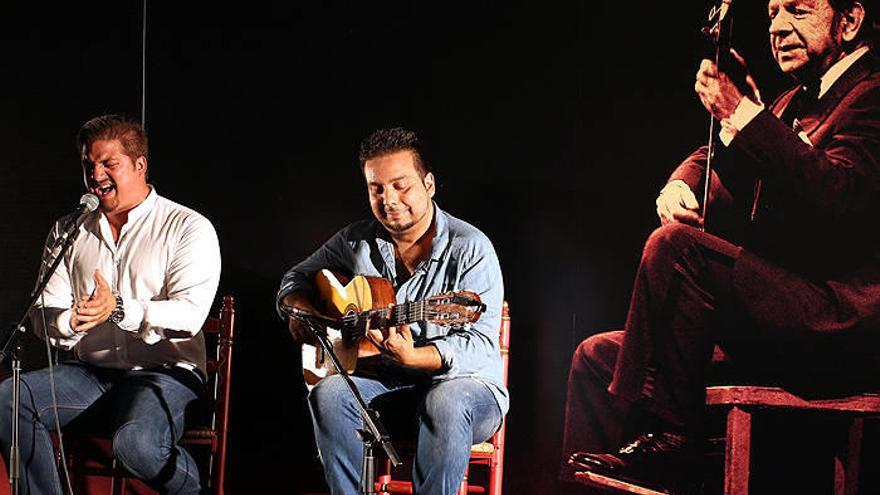 Jolis y Rafael Borja, durante su actuación.