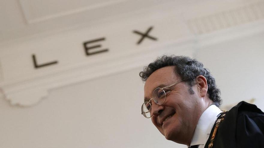 La inhabilitación del fiscal general por dos años divide al Supremo y a la clase política