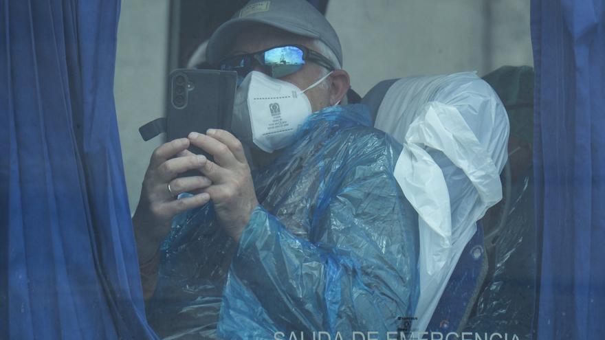 Los 14 pasajeros españoles ingresan en el Hospital Gómez Ulla para hacer la cuarentena