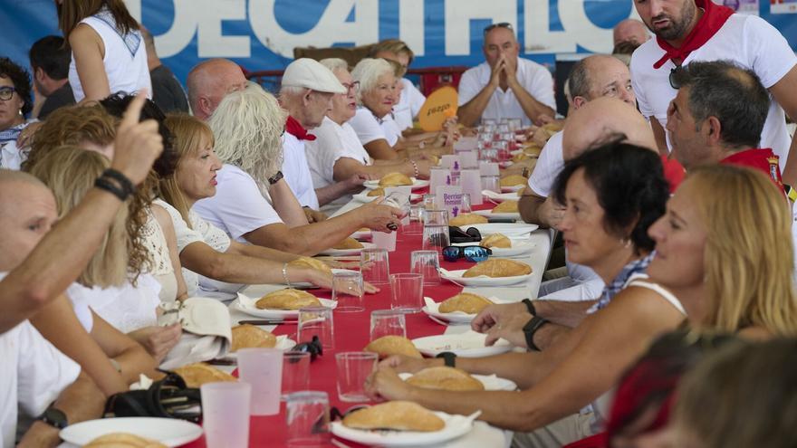 Fotos de la comida popular en fiestas de Berriozar
