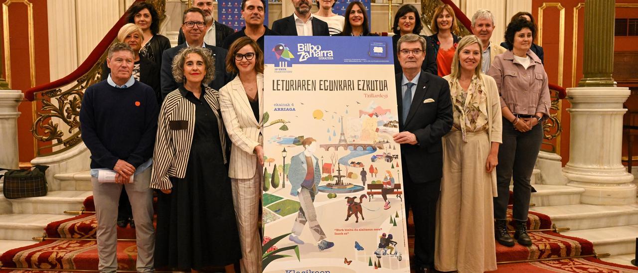 En imágenes: lectura de Leturiaren egunkari ezkutua de Txillardegi en el Teatro Arriaga