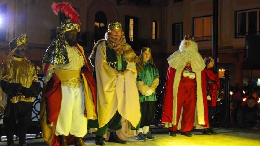 La Cabalgata de Reyes de Zarautz se salva de “milagro”