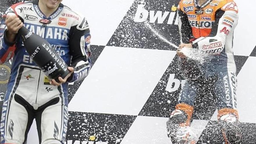 Pedrosa vence en una última vuelta magistral a Lorenzo