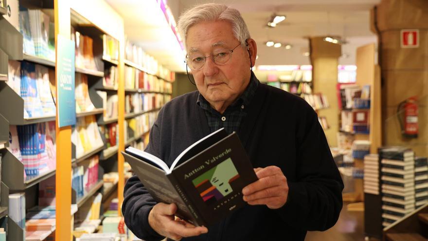 Antton Valverderen antologia argitaratu du Elkarrek &quot;belaunaldi berrientzako ondare&quot; gisa