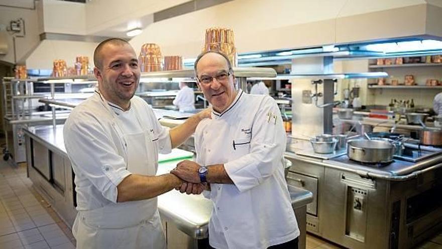 El chef del Elíseo cuelga el delantal tras 40 años