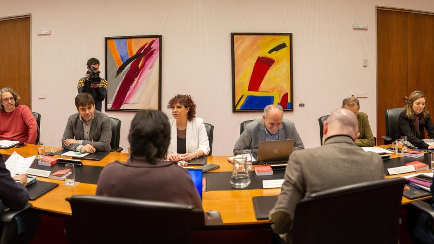 Fotos de la Mesa y Junta de Portavoces del Parlamento de Navarra
