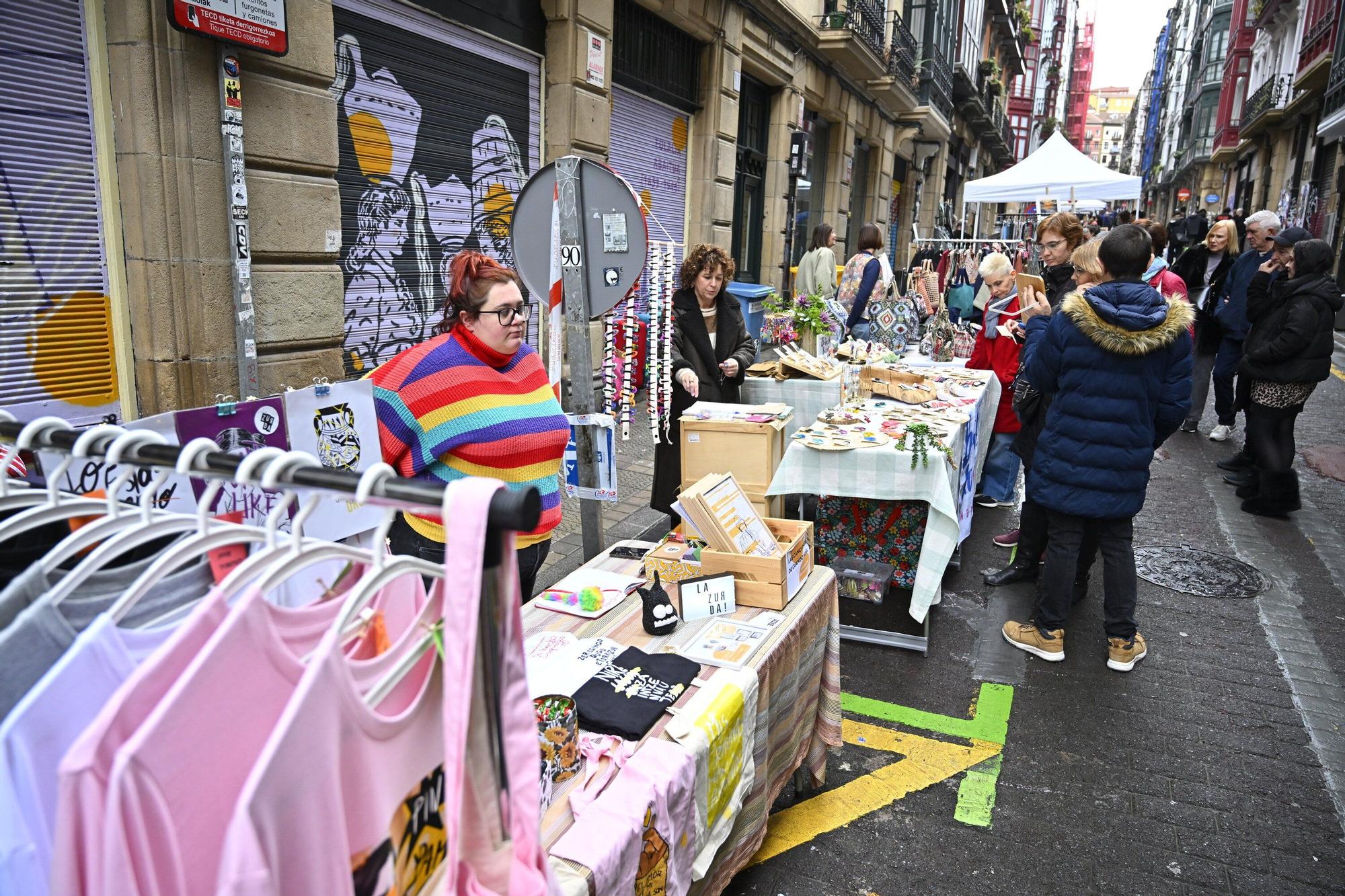 En imágenes: el mercado del Dos de Mayo se viste de Navidad