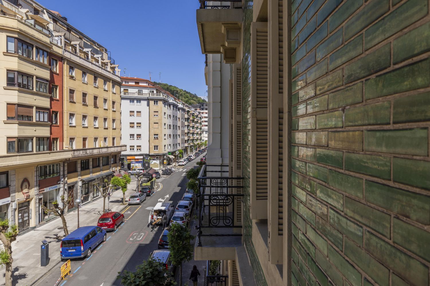 Magnífica propiedad en venta ubicada en un edificio señorial, situada en una de las zonas más elegantes del céntrico barrio de Gros