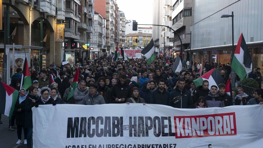 Multitudinaria movilización contra la disputa del Baskonia-Hapoel