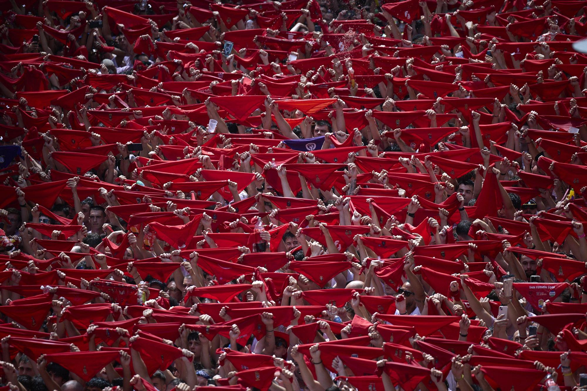 Fotos del  Chupinazo de San Fermín 2025 en Pamplona: ¡La fiesta más internacional se enciende con un grito solidario por Palestina!