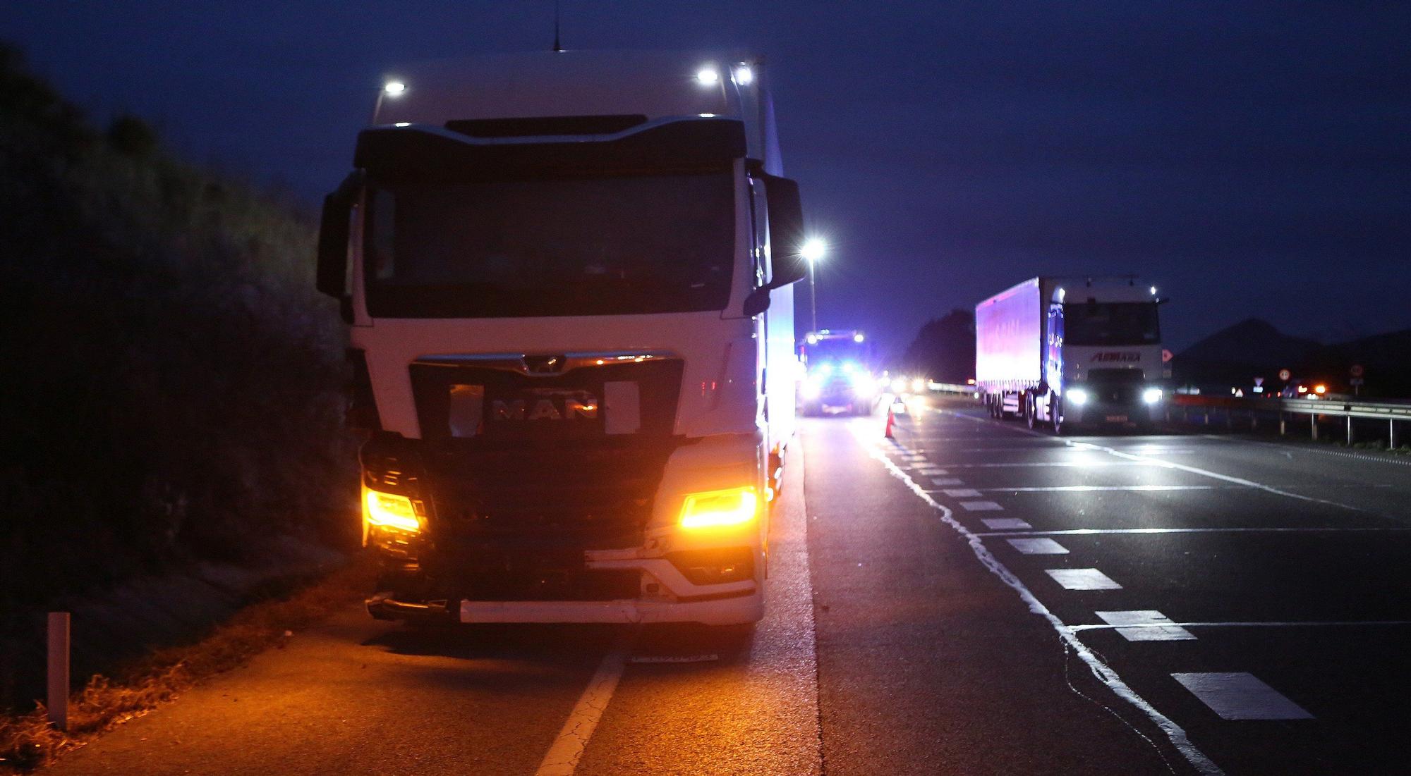 Fotos del accidente en la A-15 en Esquíroz con cuatro heridos, dos menores