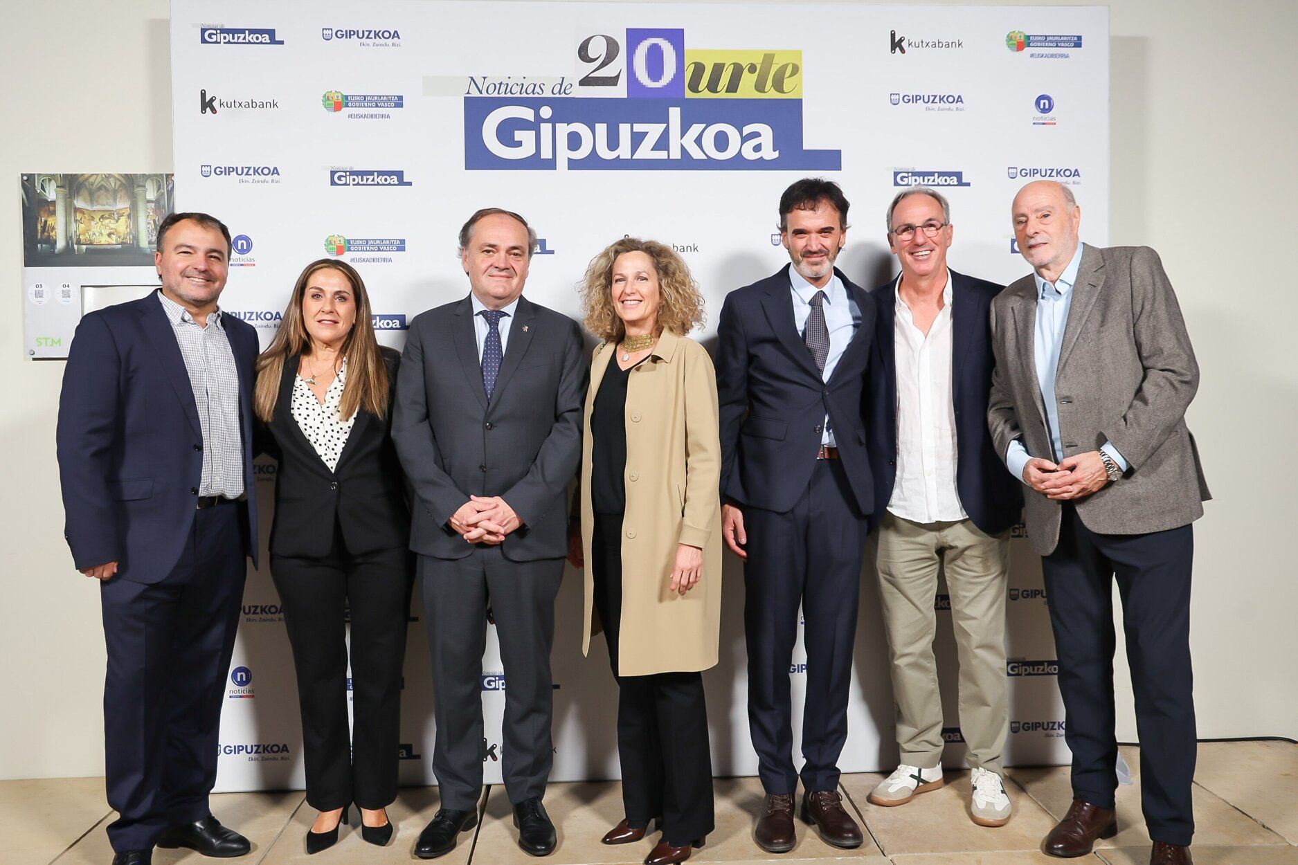Mikel Recalde con Isabel de Lope y Jokin Aperribay, Amaia García, Xabier del Valle, Bixio Gorriz y Ángel Oyarzun (Real Sociedad)