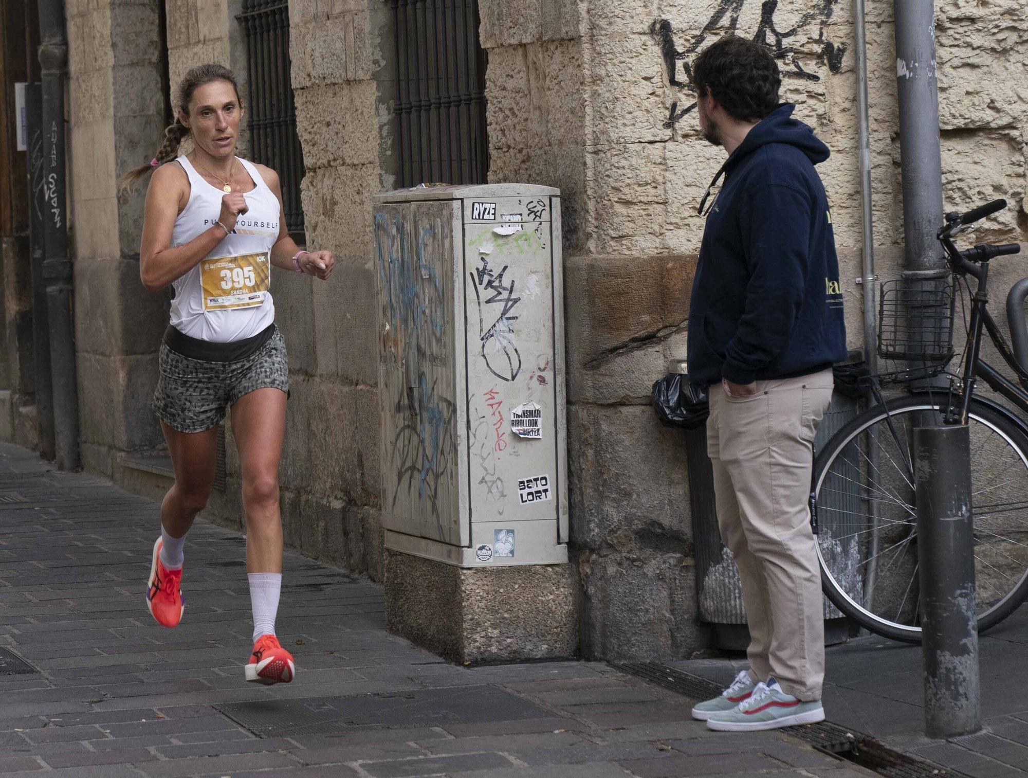 En imágenes: Un millar de corredores atraviesan la almendra