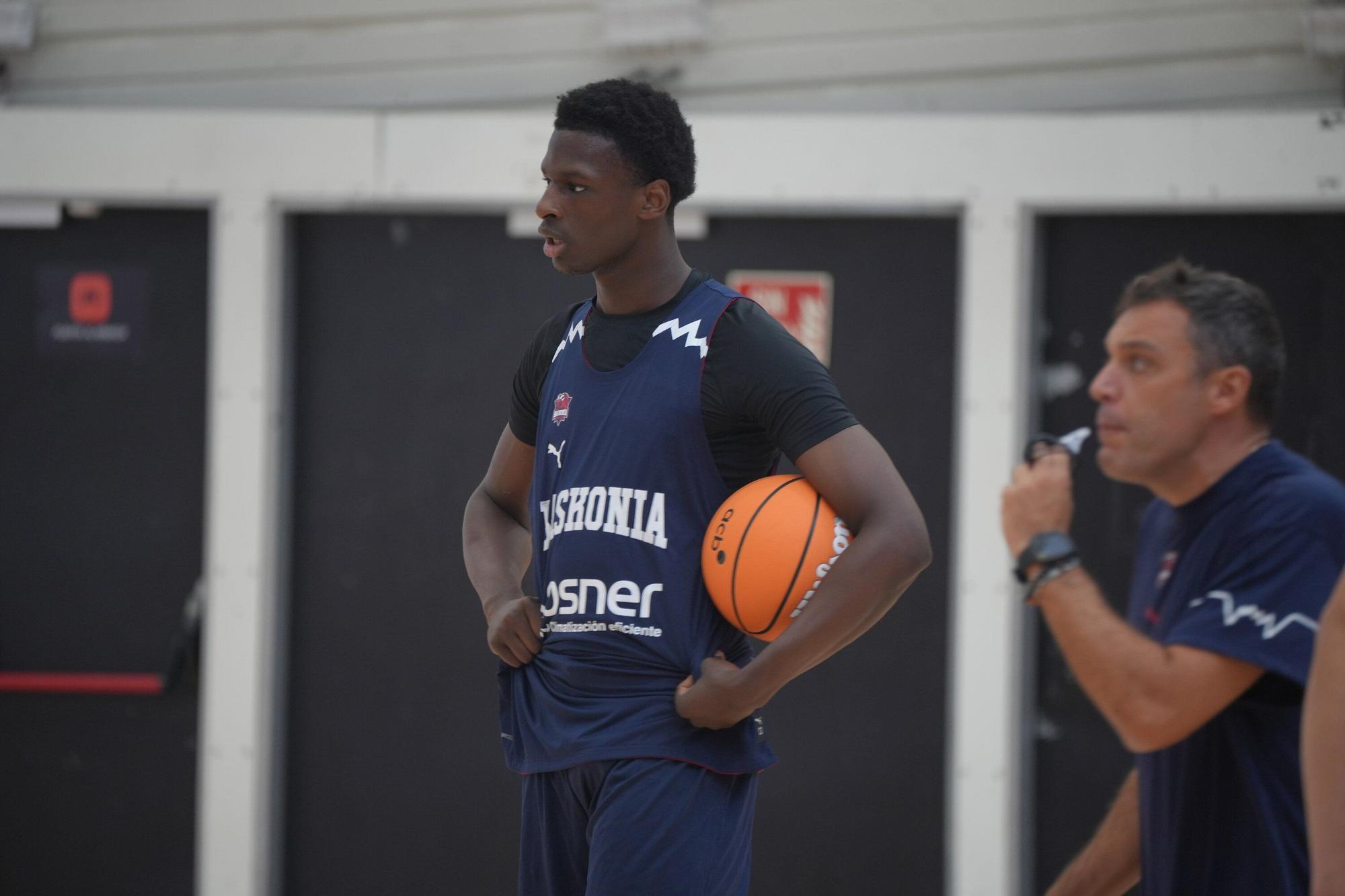 En imágenes: Así entrena el Baskonia bajo las órdenes de Galbiati