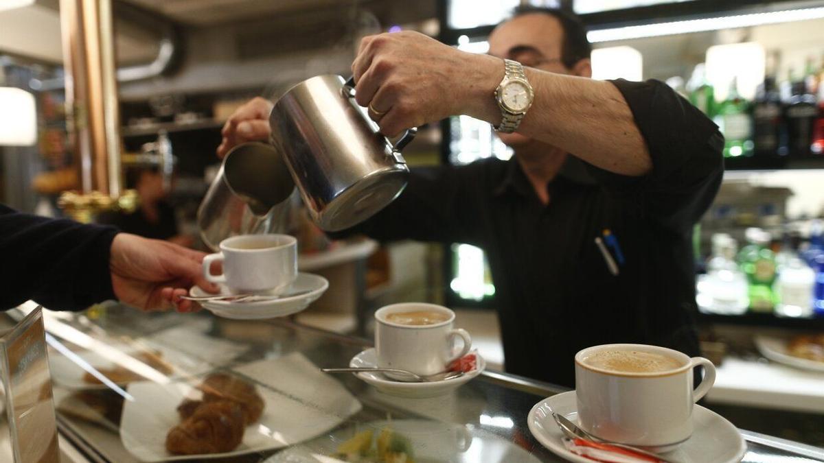 La temporada estival requiere de empleos en el sector servicios.