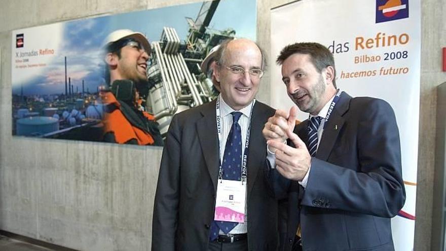 Josu Jon Imaz con Antoni Brufau en una de las visitas del presidente de Repsol al País Vasco.