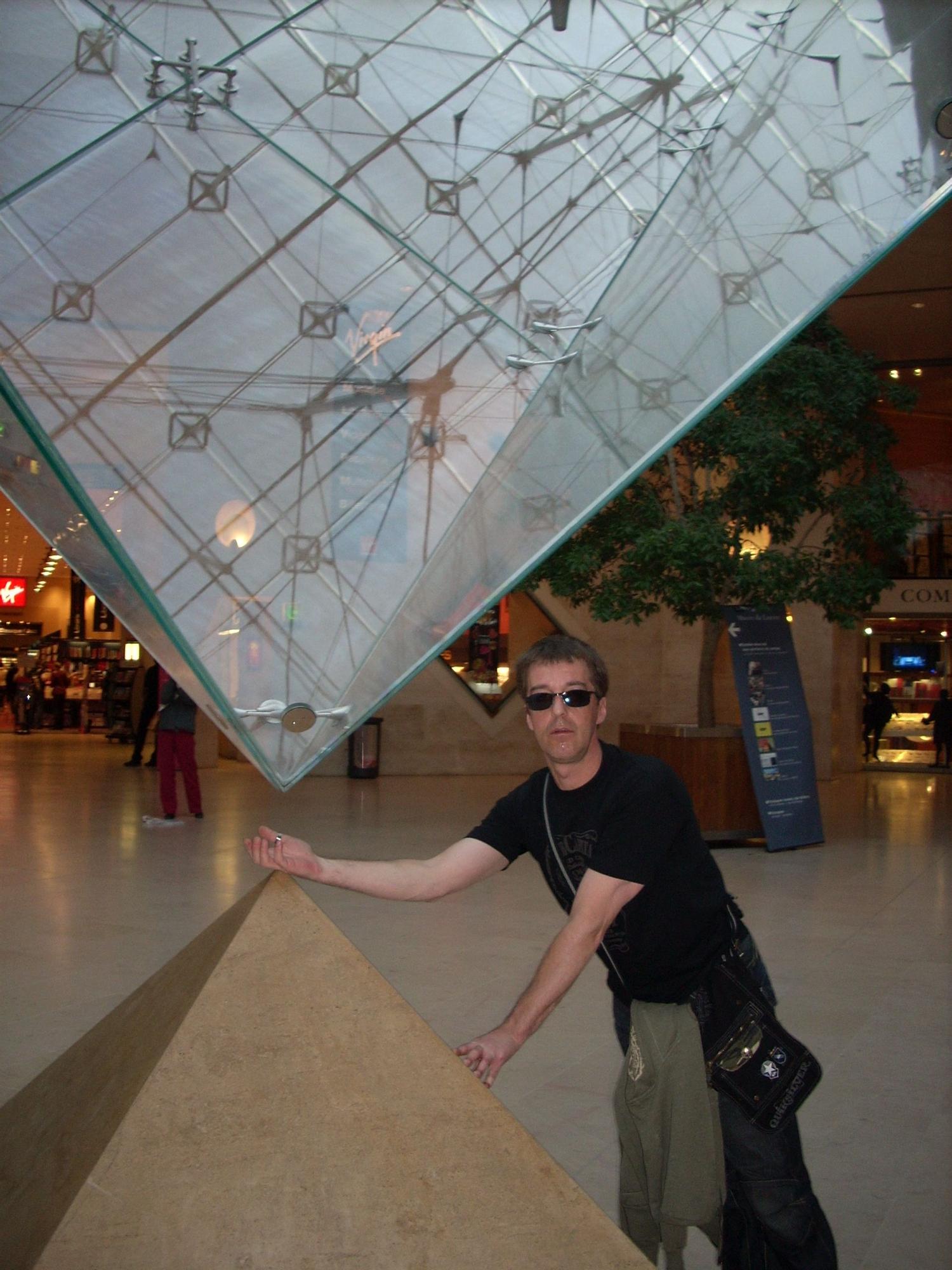 Patxi Xabier Lezama en Carrousel du Louvre (París).