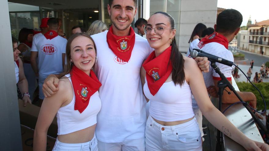 Mutilva homenajea a su juventud en el inicio de las fiestas