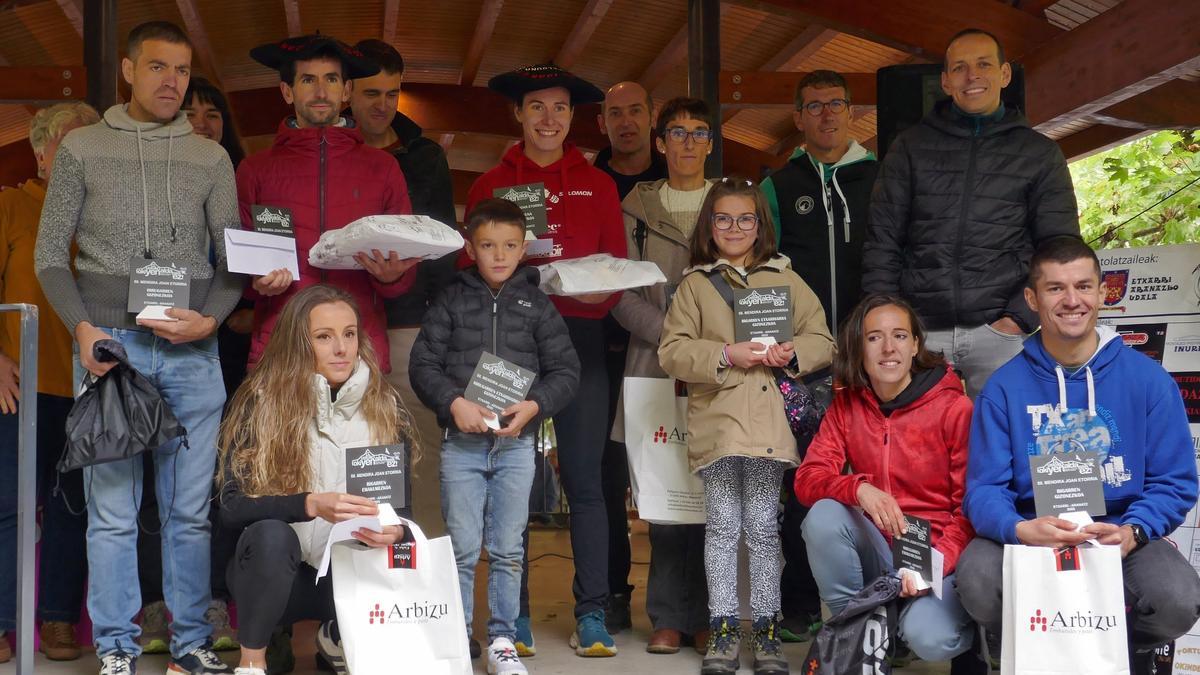 Foto de familia de los ganadores y ganadoras en las diferentes categorías.