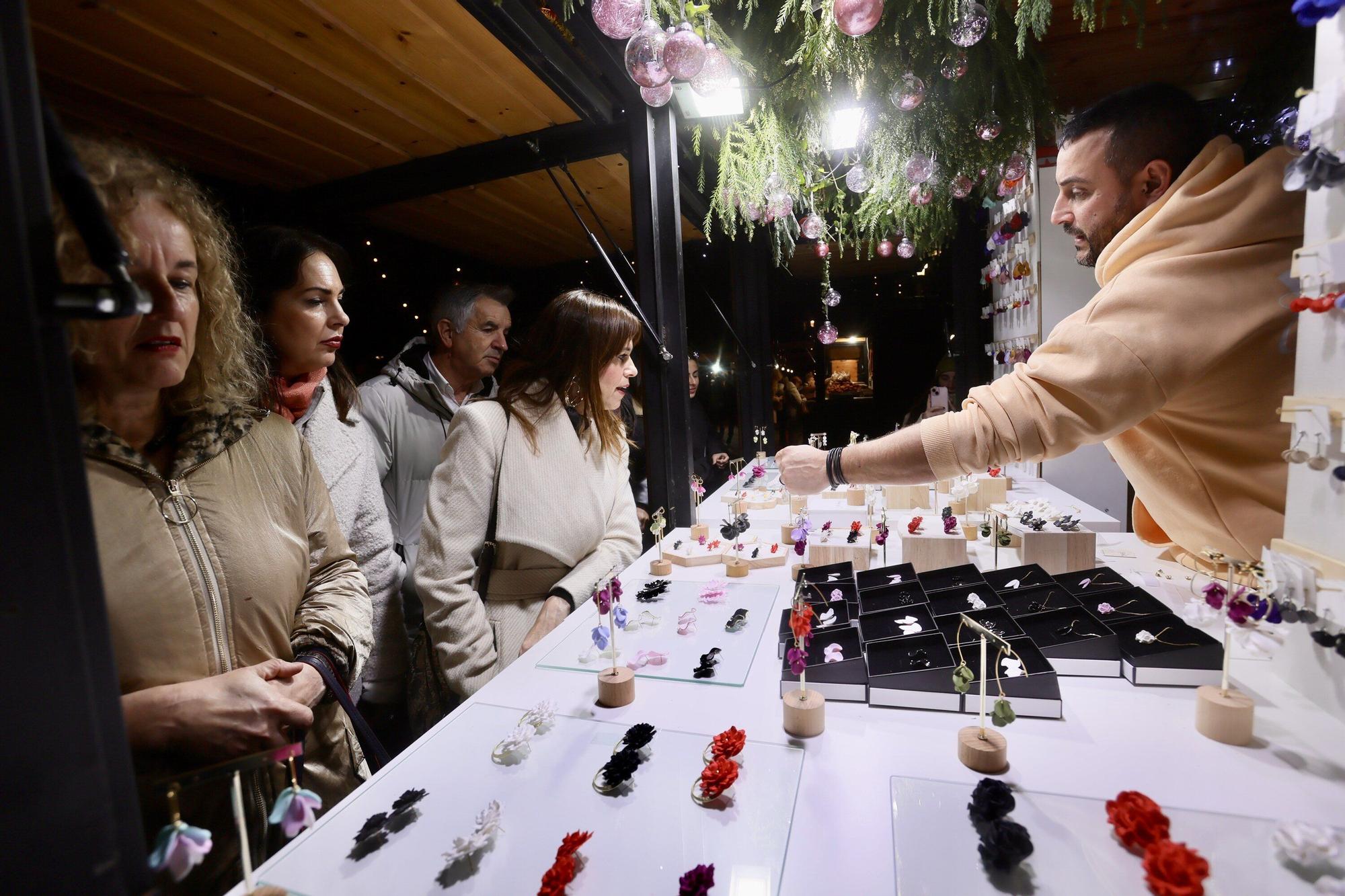 La Florida se sumerge en la Navidad con su mercado y el Belén